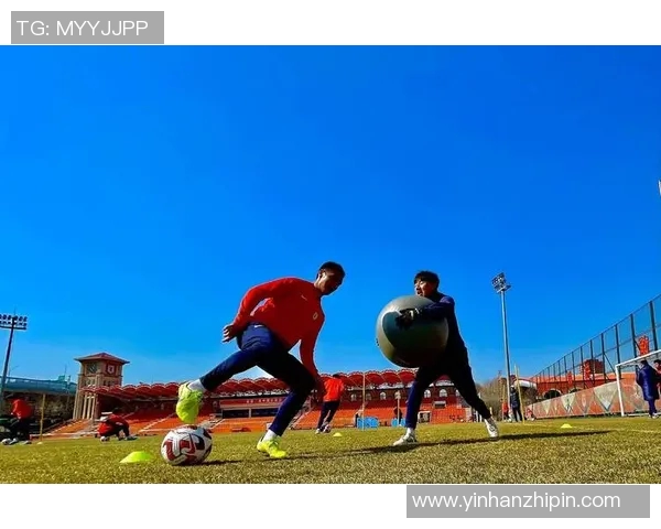 异国绿茵场上的爱情与荣耀足球明星的逆袭人生