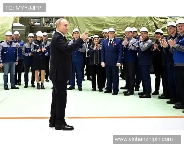 普京与足球明星亲密合影展现体育精神与国际友谊的完美结合